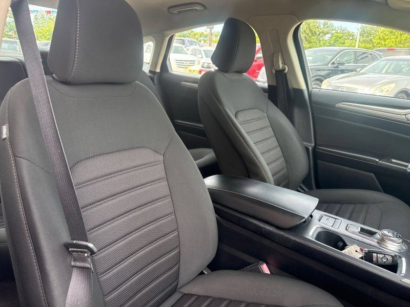 Used 2020 Ford Fusion SE FWD image 18