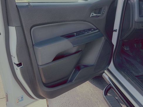 Used 2015 Chevrolet Colorado Z71 image 22