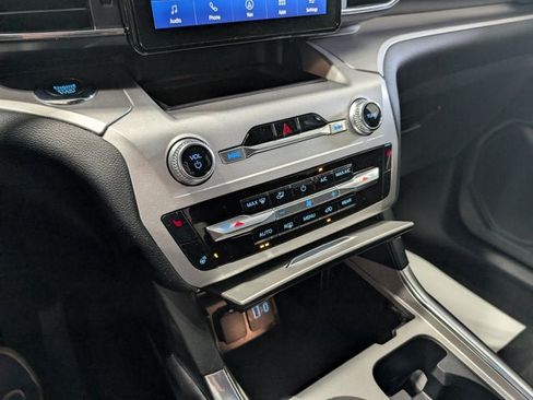 Used 2022 Ford Explorer XLT AWD/4WD image 24