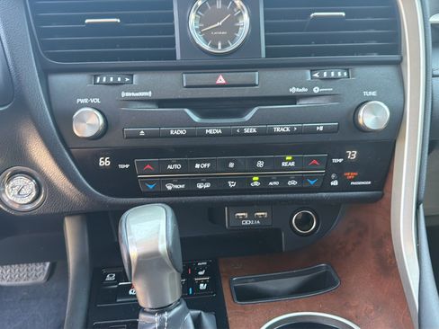 Used 2020 Lexus RX 350L Premium w/ Premium Package AWD/4WD image 36