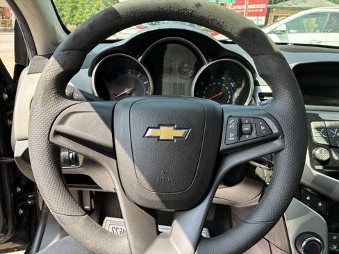 Used 2013 Chevrolet Cruze LS FWD image 14