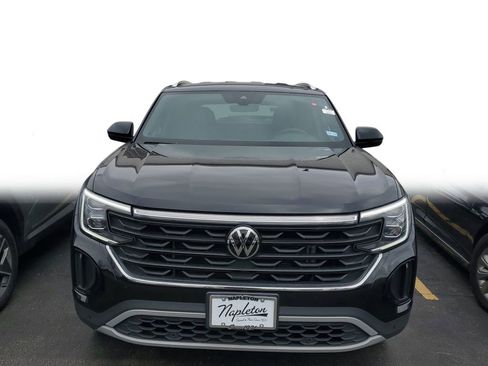 Used 2025 Volkswagen Atlas Cross Sport SE FWD image 2