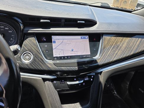 Used 2020 Cadillac XT6 Premium Luxury FWD image 16