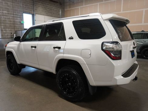 Used 2016 Toyota 4Runner SR5 AWD/4WD image 3