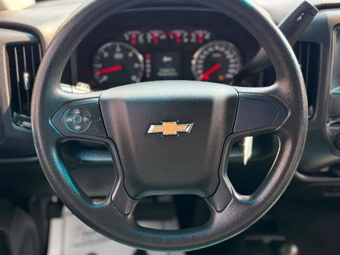 Used 2018 Chevrolet Silverado 1500 Custom w/ Custom Value Package AWD/4WD image 18