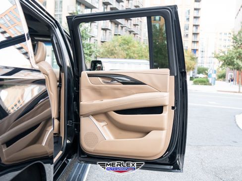 Used 2019 Cadillac Escalade ESV Platinum image 45