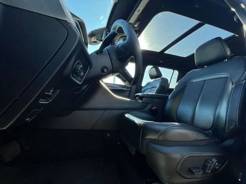 Used 2024 Jeep Grand Cherokee L Limited w/ Luxury Tech Group II image 17