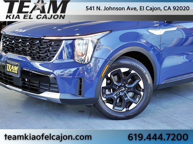 Certified 2025 Kia Sorento S FWD image 3