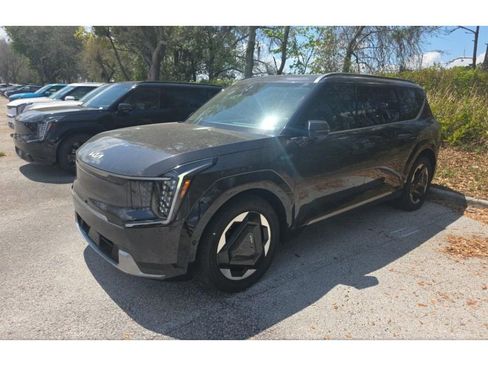Used 2024 Kia EV9 Land image 1