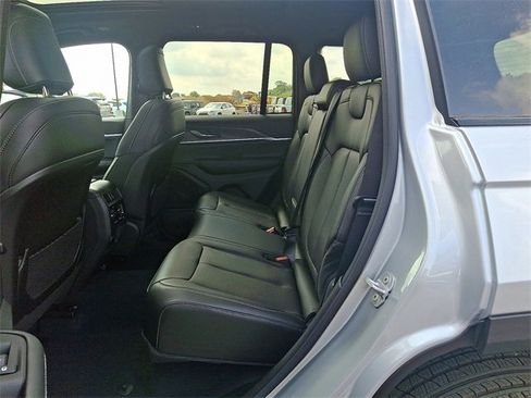 New 2025 Jeep Grand Cherokee Limited w/ Black Appearance Package image 10