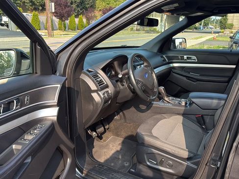 Used 2017 Ford Explorer XLT w/ Equipment Group 201A image 23