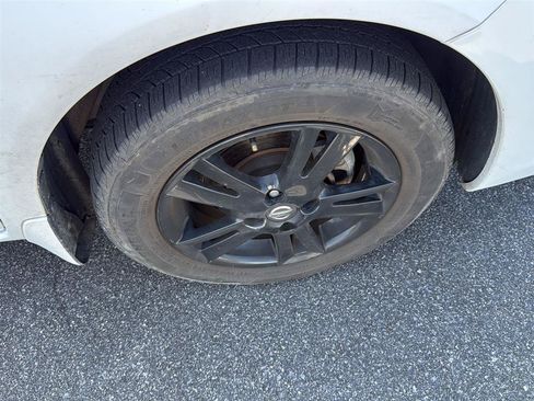Used 2019 Nissan Versa S Plus FWD image 14