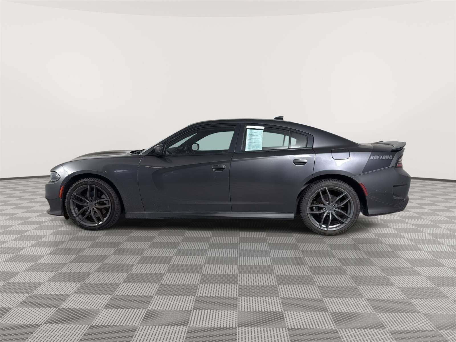 Used 2018 Dodge Charger R/T RWD image 4