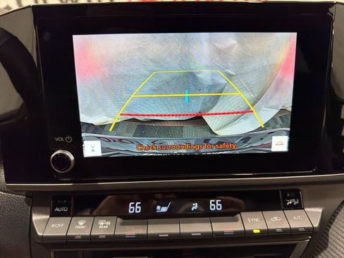 Used 2025 Toyota Camry SE image 30