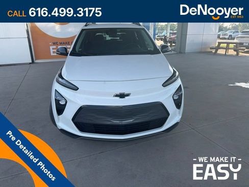 Used 2022 Chevrolet Bolt EUV LT w/ Comfort Package FWD image 8