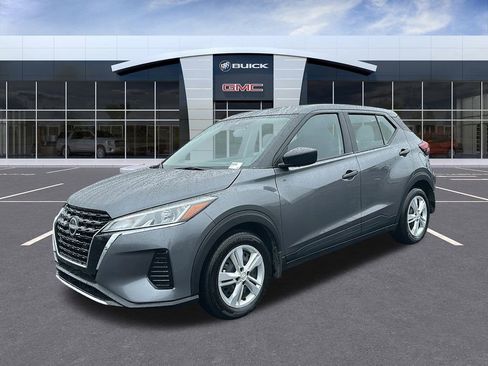 Used 2024 Nissan Kicks S image 1
