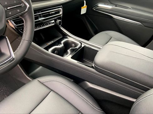 Used 2026 Chevrolet Traverse LT w/ Sun and Wheel Package FWD image 16
