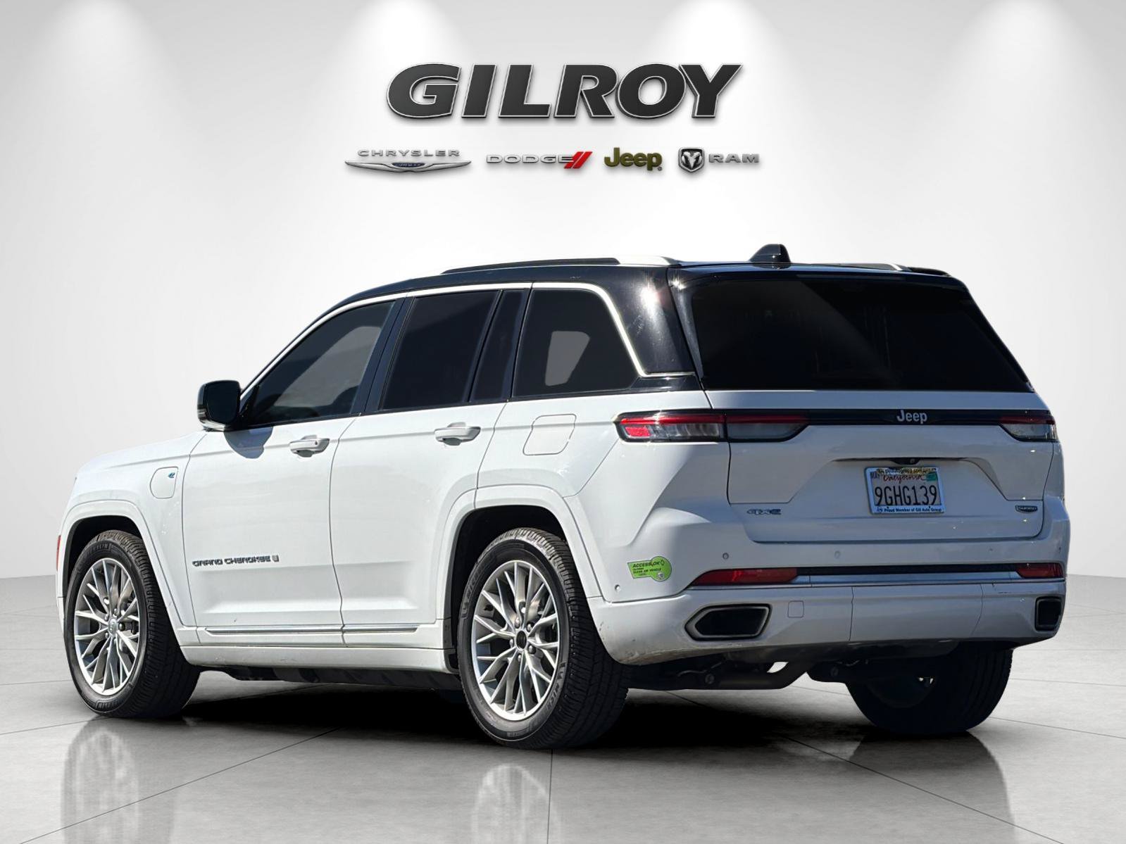 Used 2023 Jeep Grand Cherokee Summit w/ Advanced Protech Group IV AWD/4WD image 6