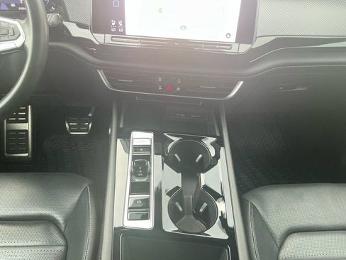 Used 2024 Volkswagen Atlas Cross Sport SEL R-Line AWD/4WD image 20