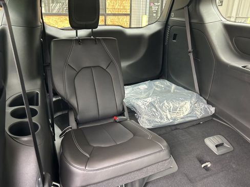 New 2026 Chrysler Pacifica Select image 38