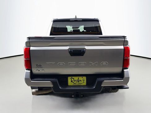Used 2025 Toyota Tacoma SR5 AWD/4WD image 7