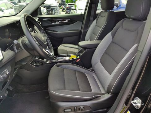 Used 2024 Chevrolet TrailBlazer LT w/ Convenience Package AWD/4WD image 8