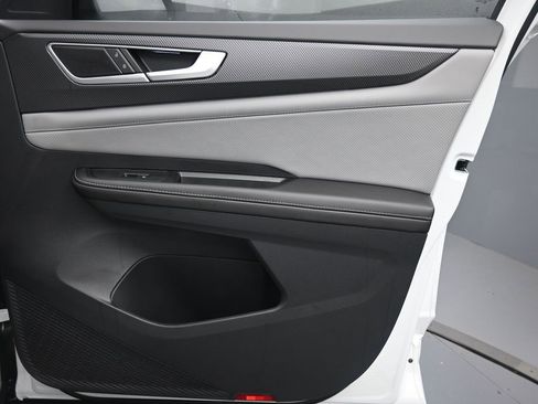 New 2026 Volkswagen Atlas Cross Sport SEL R-Line image 30