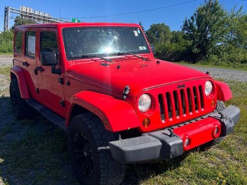 Used 2013 Jeep Wrangler Unlimited Sahara w/ Dual Top Group AWD/4WD image 3