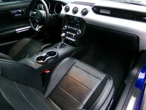 Used 2016 Ford Mustang Premium image 14