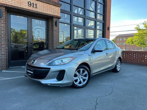 Used 2013 MAZDA MAZDA3 i SV FWD image 2