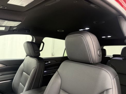 Used 2024 Chevrolet Traverse LT w/ Trailering Package image 16