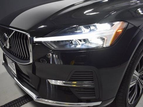 Used 2022 Volvo XC60 B5 Inscription w/ Climate Package image 11