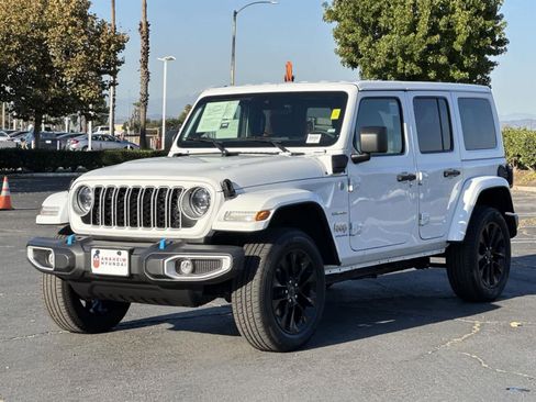Used 2024 Jeep Wrangler Sahara image 6