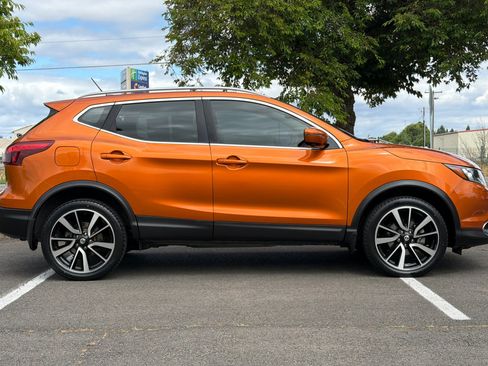 Used 2017 Nissan Rogue Sport SL AWD/4WD image 3
