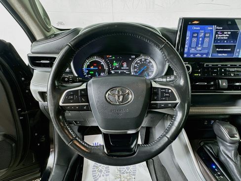 Used 2022 Toyota Highlander Platinum AWD/4WD image 11