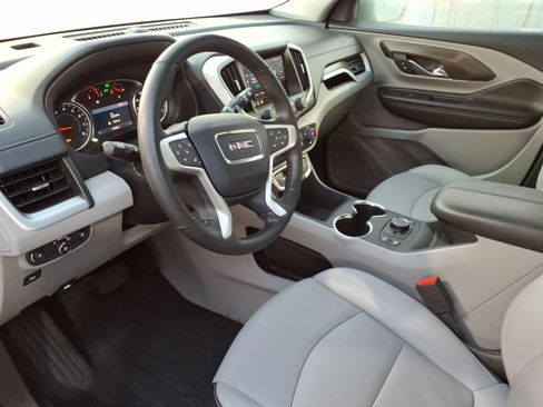 Used 2024 GMC Terrain SLT FWD image 9