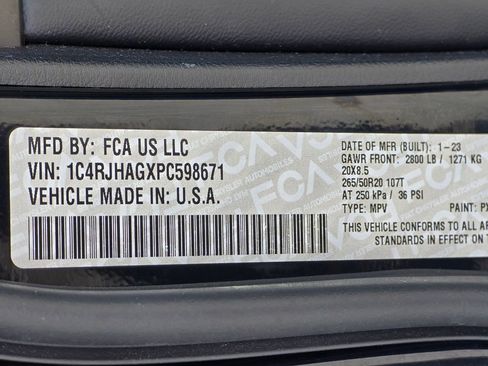 Used 2023 Jeep Grand Cherokee Altitude AWD/4WD image 24