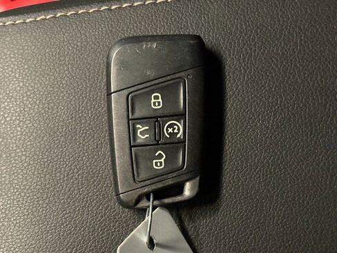 Used 2023 Volkswagen Tiguan SE image 16