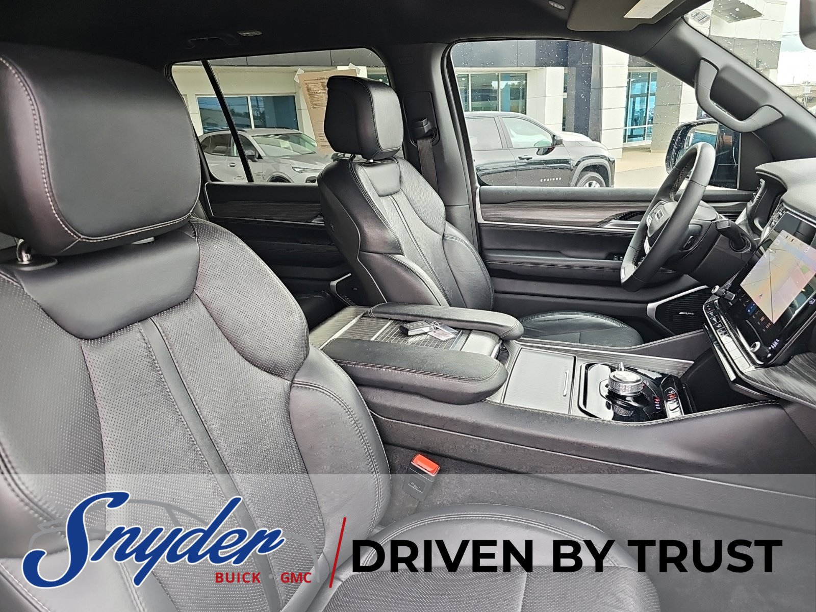 Used 2024 Jeep Wagoneer L Series II w/ Flexible Seating Group AWD/4WD image 31