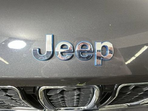 Used 2023 Jeep Grand Cherokee Overland AWD/4WD image 9