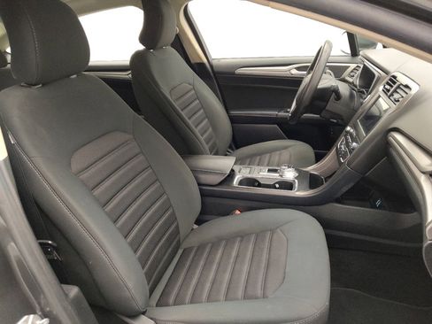 Used 2019 Ford Fusion SE FWD image 21