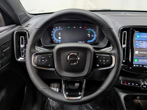 Used 2023 Volvo C40 P8 Recharge Ultimate image 29