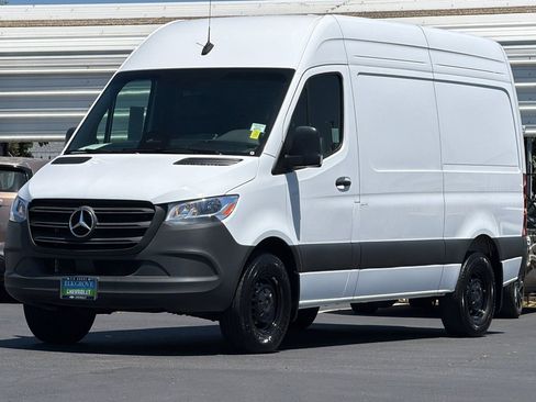 Used 2025 Mercedes-Benz Sprinter 2500 image 7