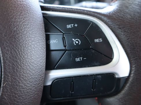 Used 2015 Jeep Renegade Latitude w/ Popular Equipment Group AWD/4WD image 30