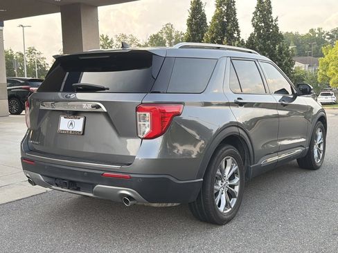 Used 2022 Ford Explorer Limited w/ Equipment Group 301A RWD image 3