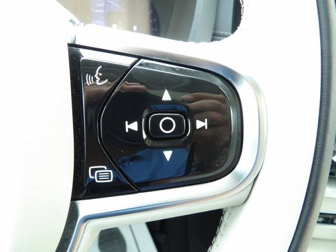 Certified 2025 Volvo XC60 B5 Ultra w/ Protection Package Premier AWD/4WD image 20