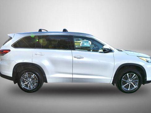 Used 2018 Toyota Highlander XLE image 8