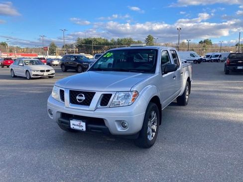 Used 2020 Nissan Frontier SV image 3