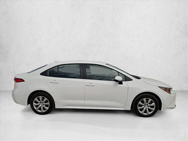 Used 2025 Toyota Corolla LE FWD image 4