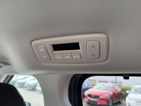 Used 2025 Kia Carnival SX w/ SX Dark Edition Package image 18